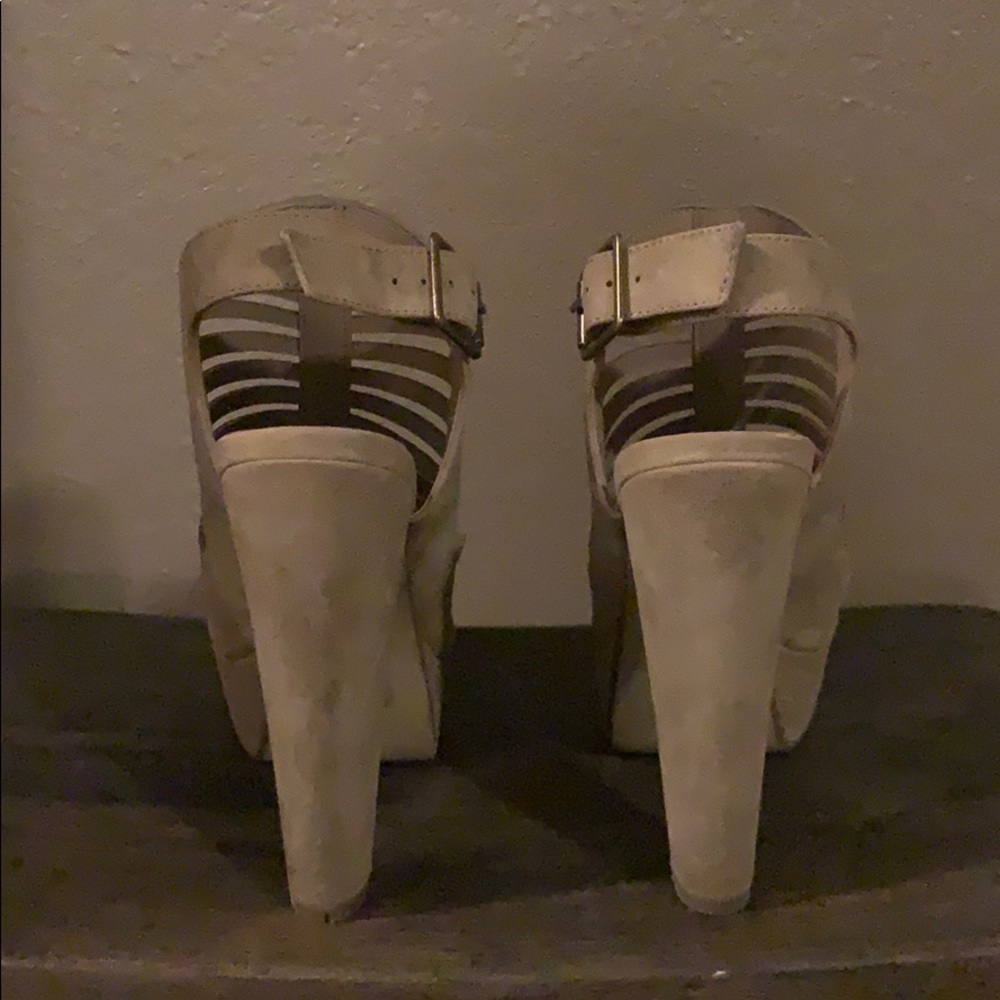 Heels - Picture 3 of 5
